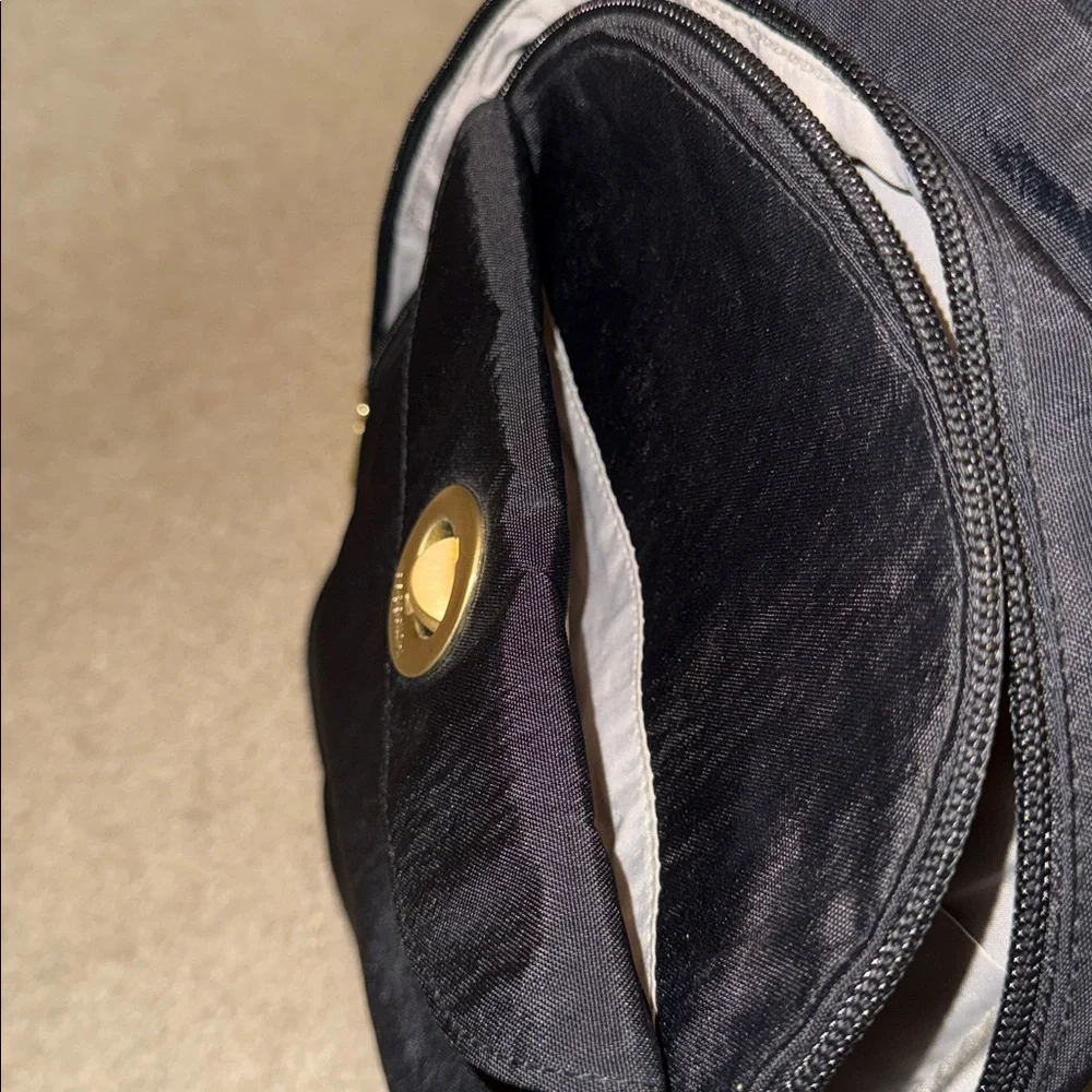 Bagallini Dallas Convertible Multifunction Backpack - Picture 6 of 15